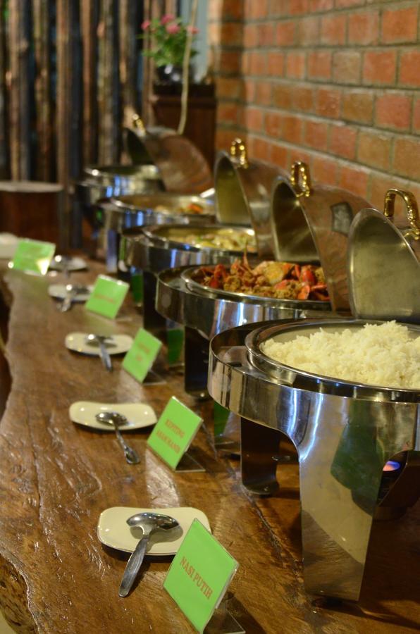 วายโว ไดฟ์ รีสอร์ต ราจา อัมพัต Hotel Rabia ภายนอก รูปภาพ